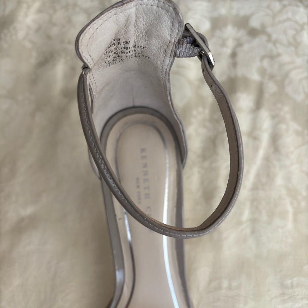 Kenneth Cole Taupe Open Toe Heels, Size 8.5 Medium - Picture 5 of 11